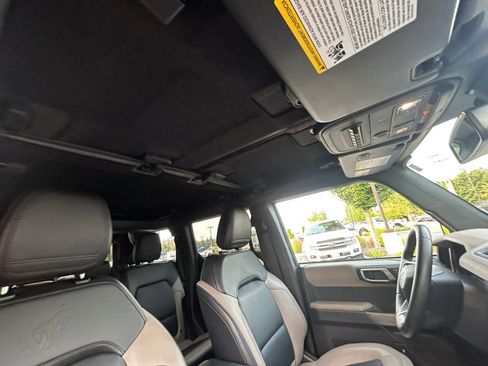 Used 2023 Ford Bronco Wildtrak image 27