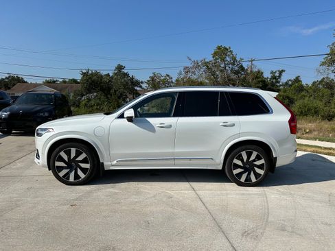 Certified 2024 Volvo XC90 T8 Ultimate w/ Lounge Package image 3