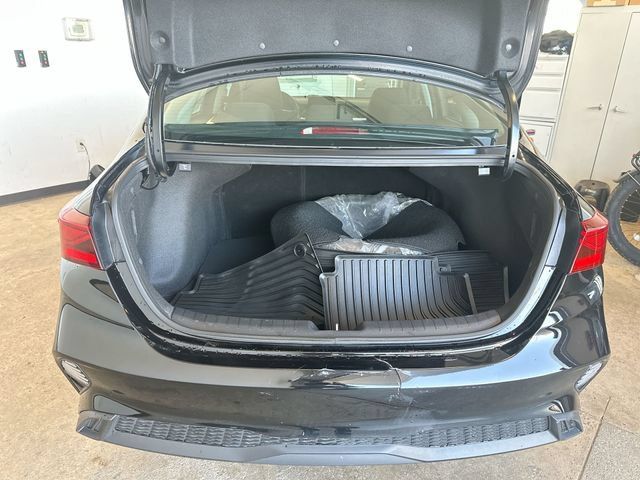 Certified 2023 Kia Forte LXS w/ LXS Technology Package FWD image 21