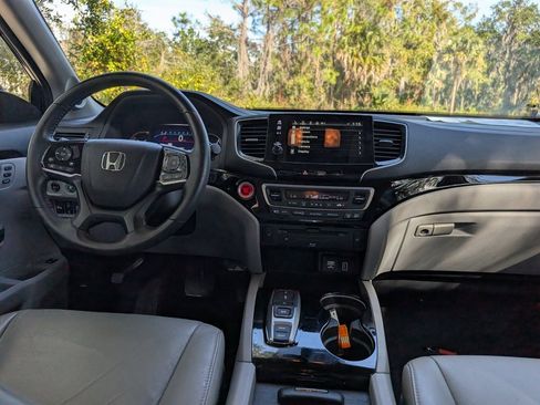 Used 2022 Honda Pilot Touring image 11