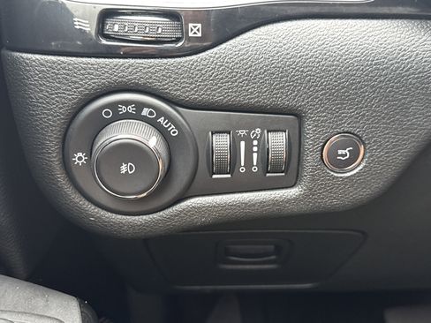 Used 2023 Jeep Cherokee Altitude Lux image 14