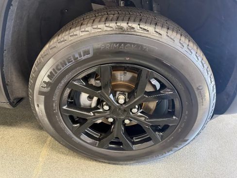 Used 2024 Jeep Grand Cherokee Altitude AWD/4WD image 5