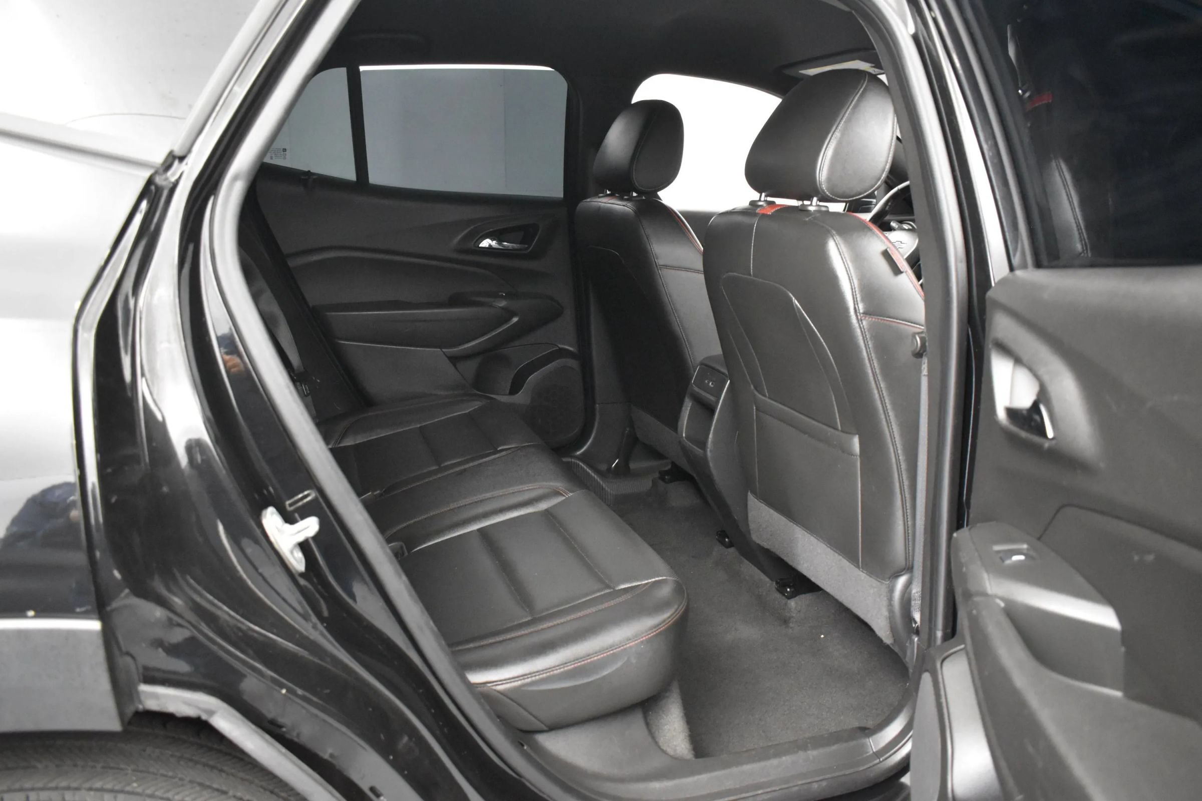 Used 2025 Chevrolet Trax RS FWD image 18
