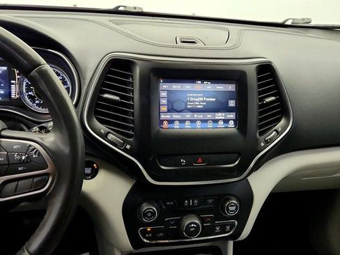 Used 2020 Jeep Cherokee Latitude Plus FWD image 17