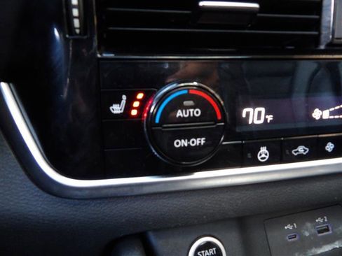 Used 2021 Nissan Rogue SV w/ Premium Package image 22