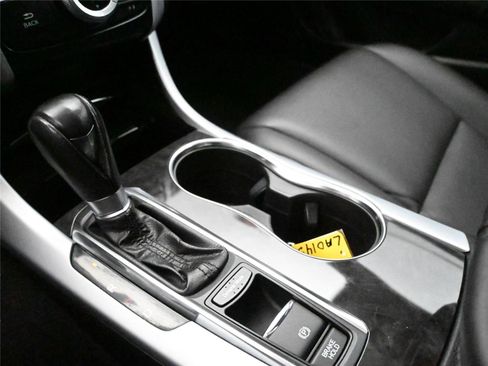 Used 2020 Acura TLX image 5