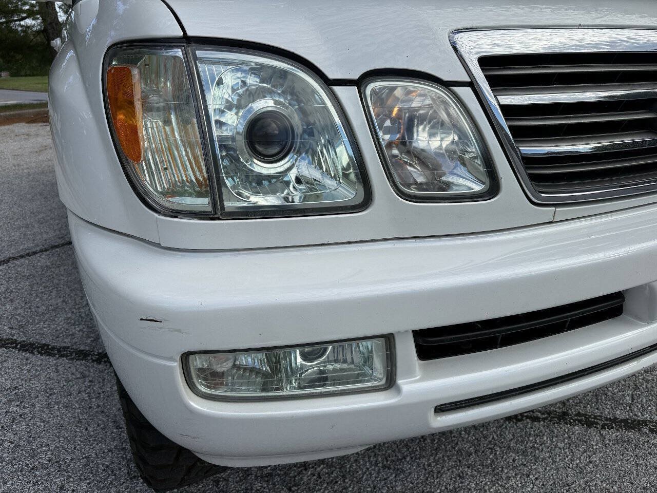 Used 2005 Lexus LX 470 4WD w/ Preferred Accessory Pkg image 16