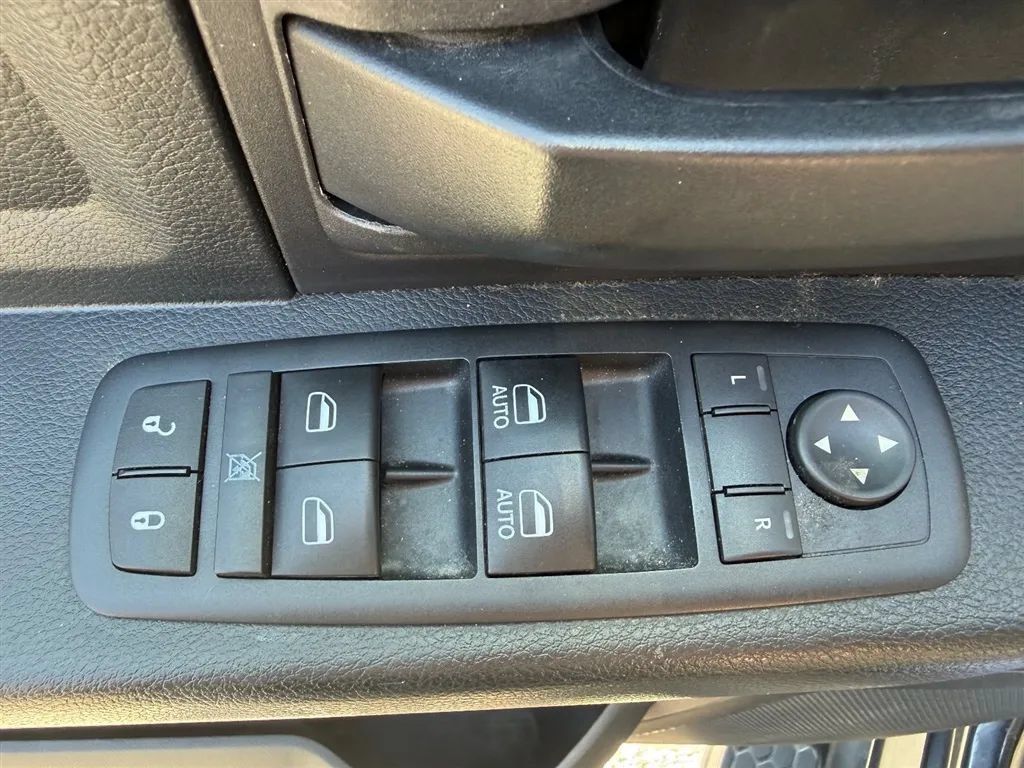 Used 2016 RAM 1500 Express AWD/4WD image 23