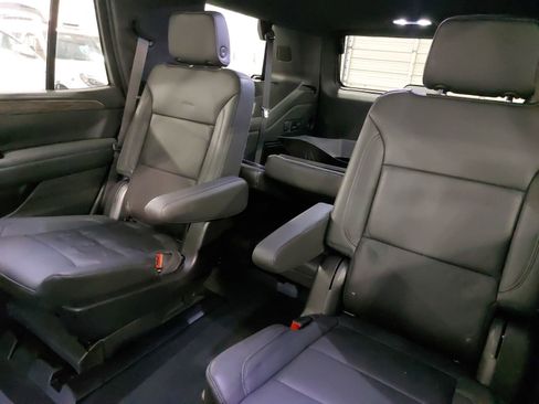 Used 2022 Chevrolet Tahoe LT w/ Luxury Package image 16