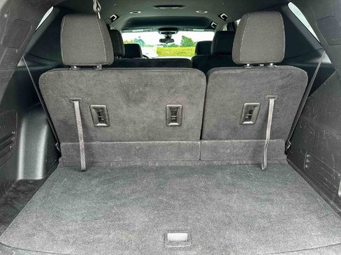 Used 2022 Chevrolet Traverse LT FWD image 21