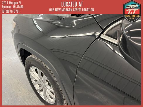 Used 2019 Jeep Cherokee Latitude w/ Popular Appearance Group FWD image 19