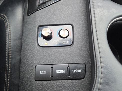 Used 2016 Toyota Avalon Limited image 7