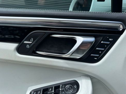 Certified 2023 Porsche Macan S AWD/4WD image 21