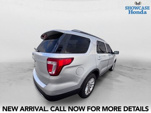 Used 2016 Ford Explorer XLT w/ Equipment Group 202A FWD image 5