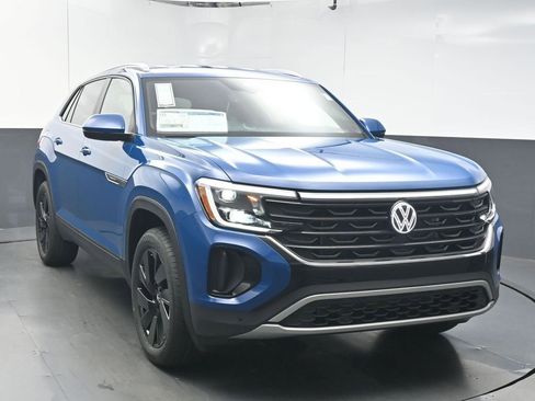 New 2026 Volkswagen Atlas Cross Sport SE FWD image 2