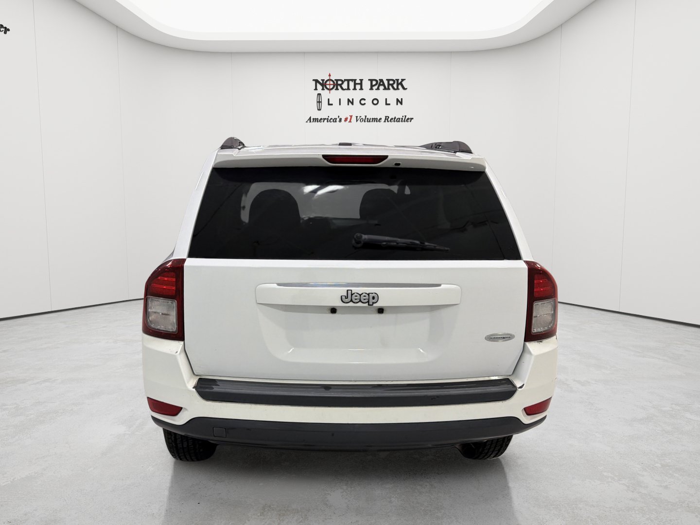 Used 2016 Jeep Compass Latitude FWD image 4