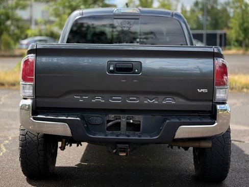 Used 2022 Toyota Tacoma TRD Off-Road AWD/4WD image 4