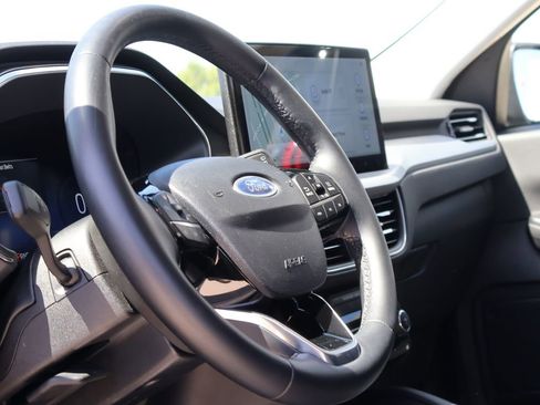 Used 2025 Ford Escape Platinum AWD/4WD image 25