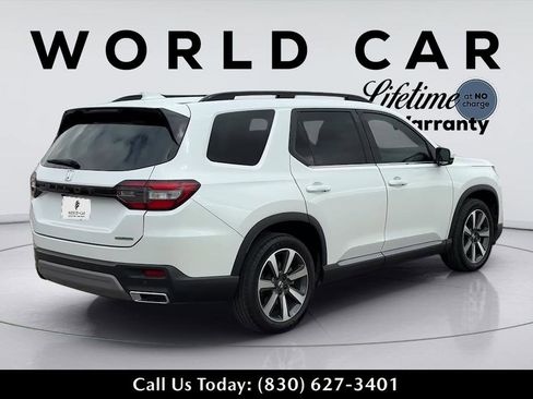 Used 2023 Honda Pilot Touring image 7