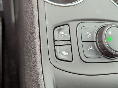 Used 2023 GMC Terrain SLT image 25