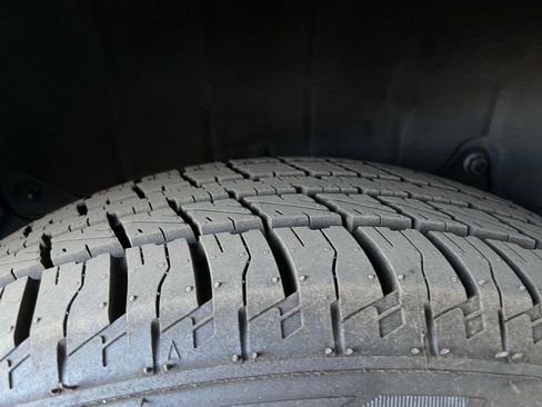 Used 2020 Toyota Highlander XLE image 11