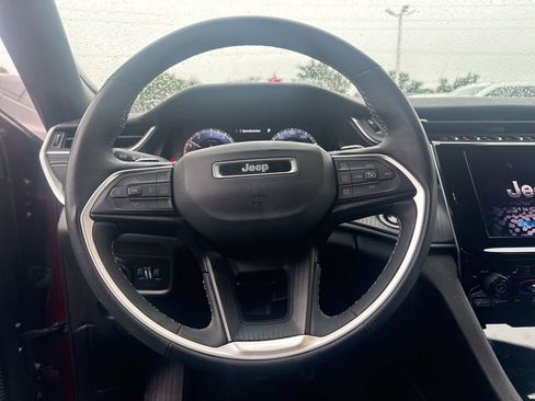 Used 2024 Jeep Grand Cherokee Altitude AWD/4WD image 3