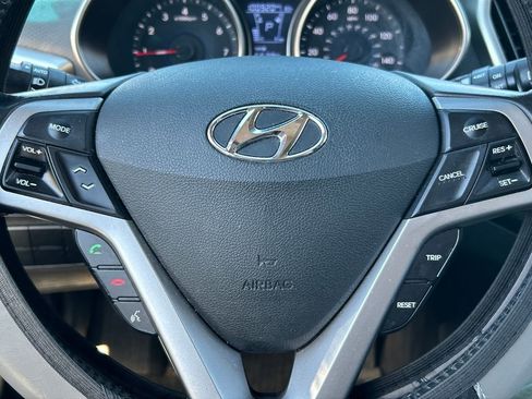 Used 2017 Hyundai Veloster Base image 10