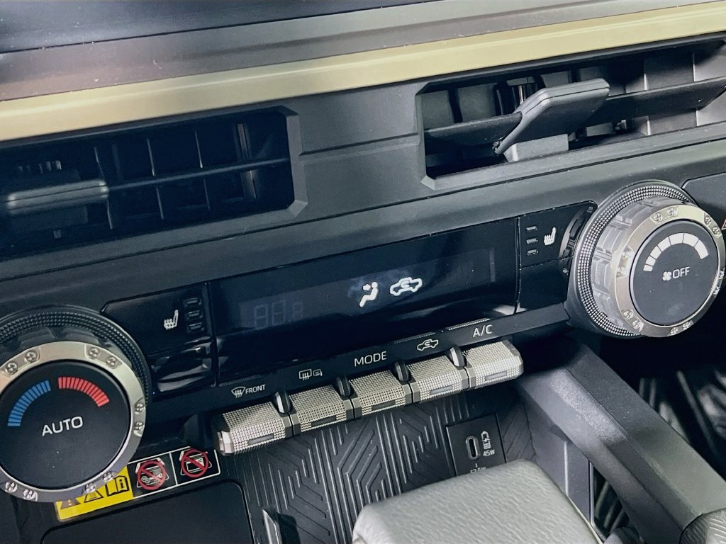 Certified 2025 Toyota Tacoma SR5 AWD/4WD image 14