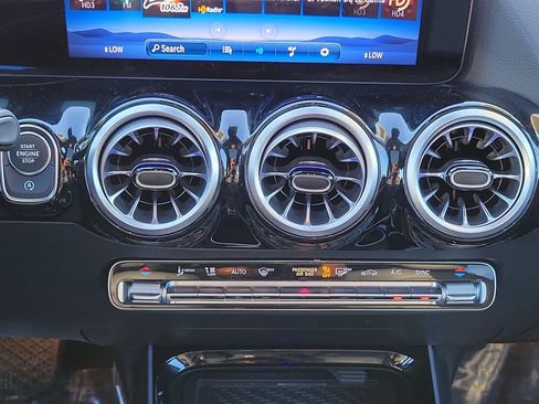 Certified 2025 Mercedes-Benz GLA 250 image 18