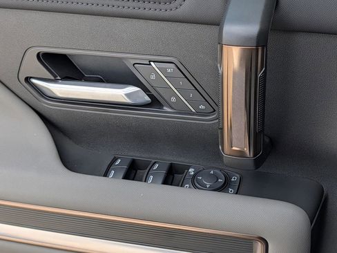 Used 2025 GMC Hummer EV 2X w/ LPO, Sport Package image 26