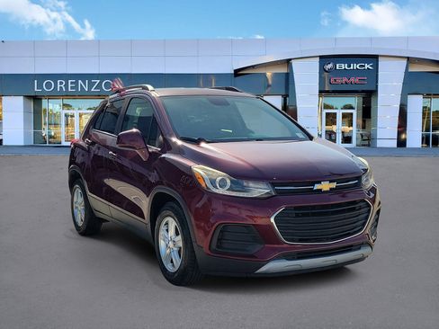 Used 2017 Chevrolet Trax LT FWD image 3