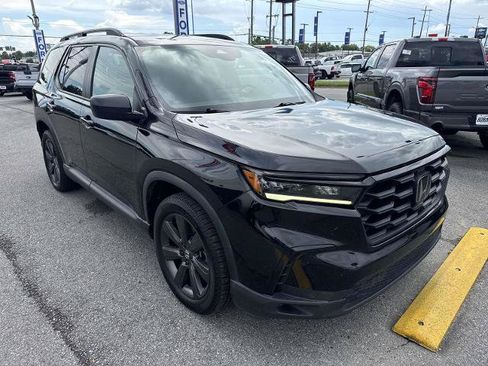 Used 2023 Honda Pilot Sport image 3