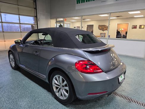 Used 2013 Volkswagen Beetle TDI image 9