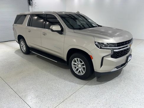 Used 2021 Chevrolet Suburban LS AWD/4WD image 7