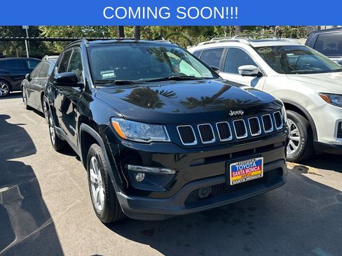 Used 2020 Jeep Compass Latitude w/ Cold Weather Group AWD/4WD image 2