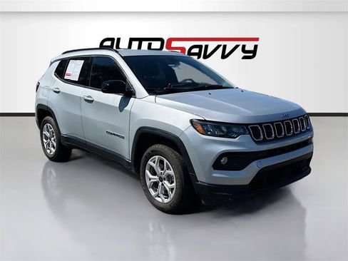 Used 2025 Jeep Compass Latitude image 1