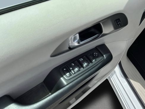 Used 2022 Chrysler Pacifica Touring-L FWD image 17