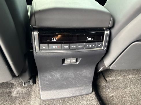 Used 2024 Lexus GX 550 w/ Accessory Package (2T) AWD/4WD image 18