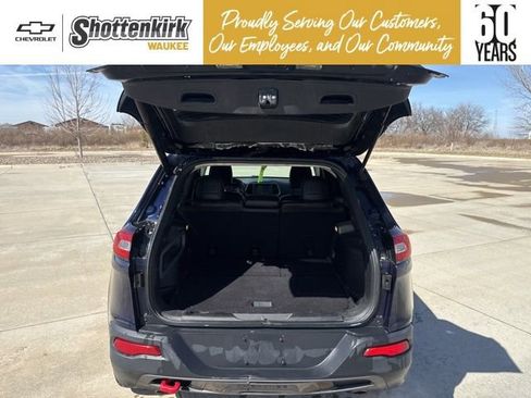 Used 2015 Jeep Cherokee Trailhawk w/ Comfort/Convenience Group image 18