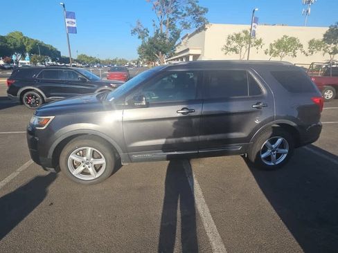 Used 2018 Ford Explorer XLT w/ Equipment Group 201A FWD image 4