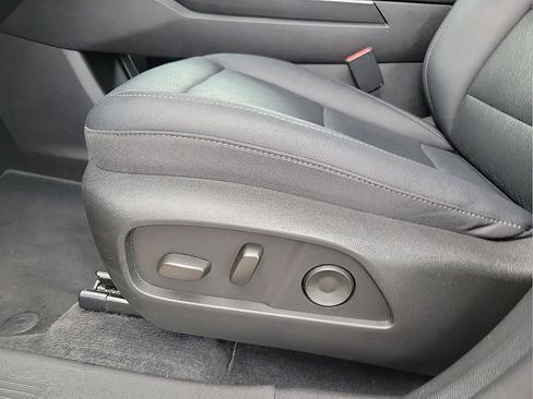 Used 2025 Chevrolet Equinox LT w/ Convenience Package II image 12