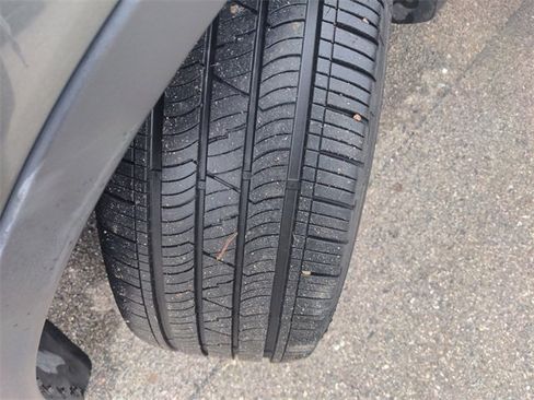 Used 2017 Ford Escape SE image 38