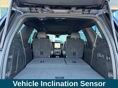 Used 2025 GMC Yukon AT4 w/ AT4 Premium Package image 32