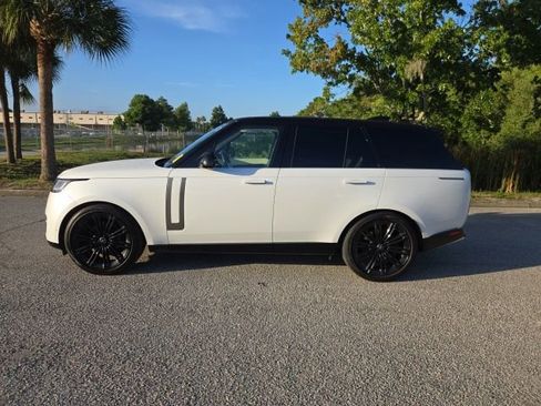 Used 2024 Land Rover Range Rover SE AWD/4WD image 2