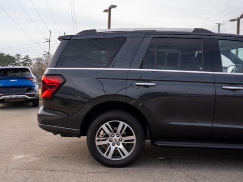 Used 2024 Ford Expedition Limited image 6