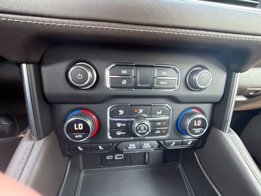 Used 2024 Chevrolet Suburban LT RWD image 26