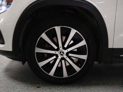 Used 2023 Mercedes-Benz GLB 250 image 5