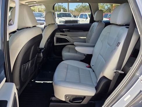 Used 2023 Kia Telluride EX w/ EX Captain's Chair Package image 13
