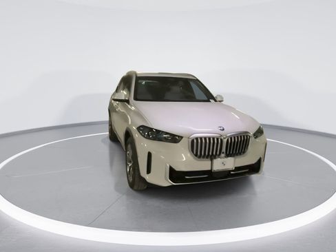 New 2026 BMW X5 xDrive50e w/ Premium Package image 2