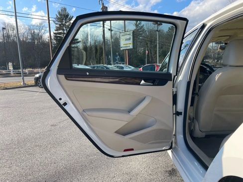 Used 2013 Volkswagen Passat 2.5 SEL image 34